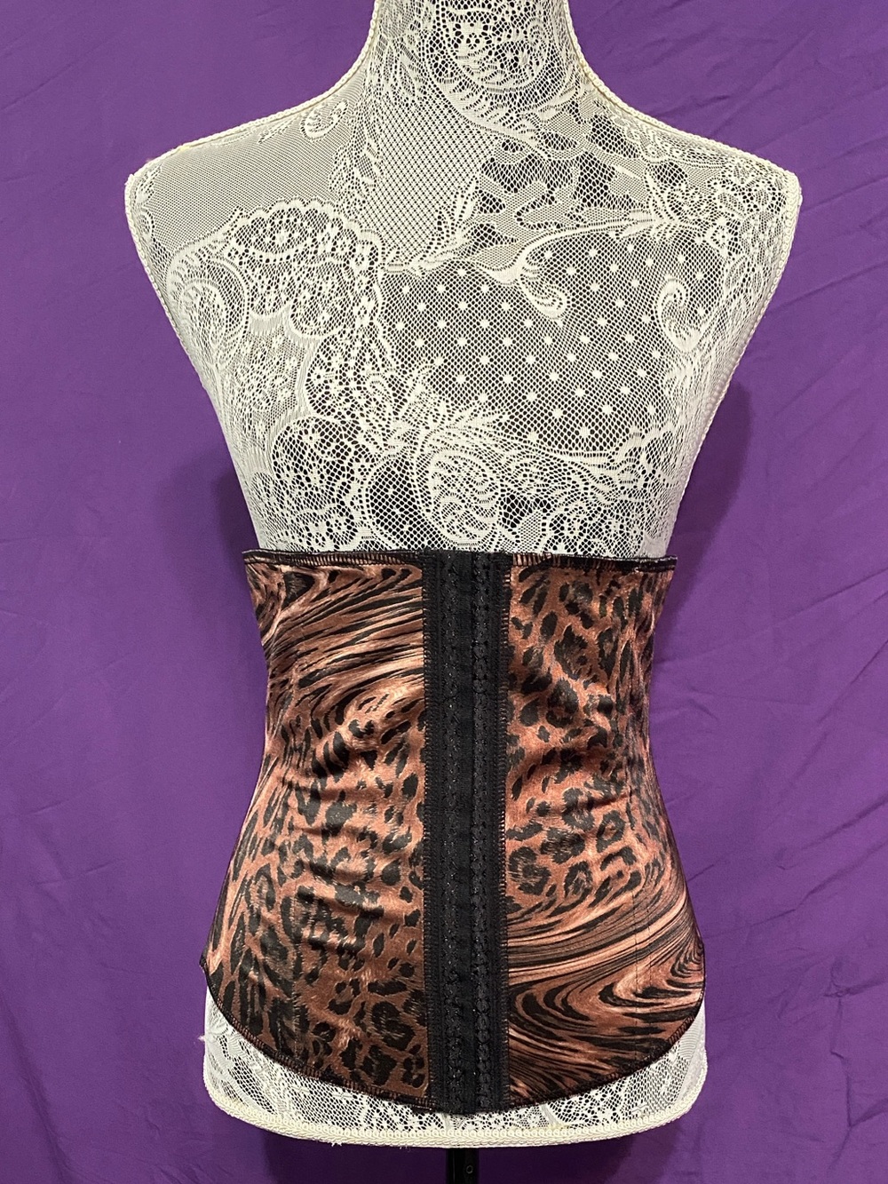 Vedette Shapewear Leopard Print Waist Cincher. Size 36/M.